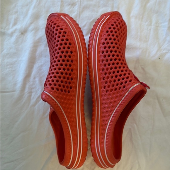 Sport Light weight Red Slip-On Mesh Water shoes. Clog style. Size 10. - Picture 5 of 8